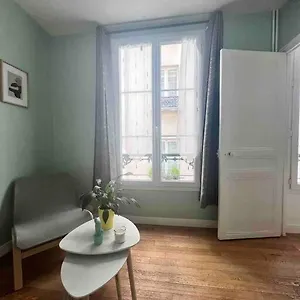 https://super-appartement-t2-proche-de-tour-eiffel.fr-paris.fr
